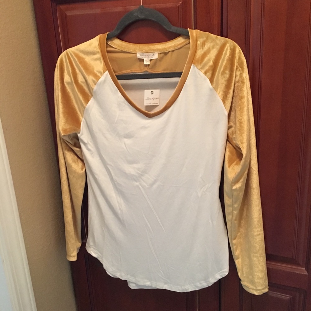 Ultra Flirt tee multiple sizes S,L, XL